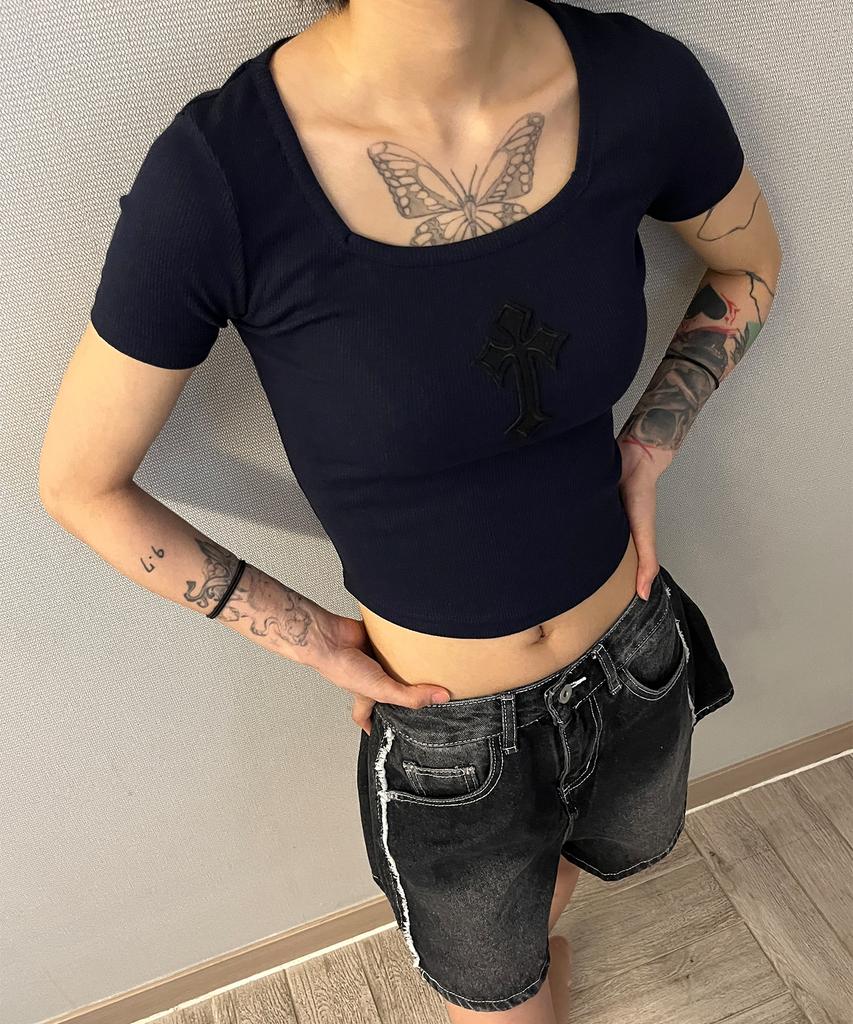 Bonseullipi Cross Square Neck T-Shirt (Navy)