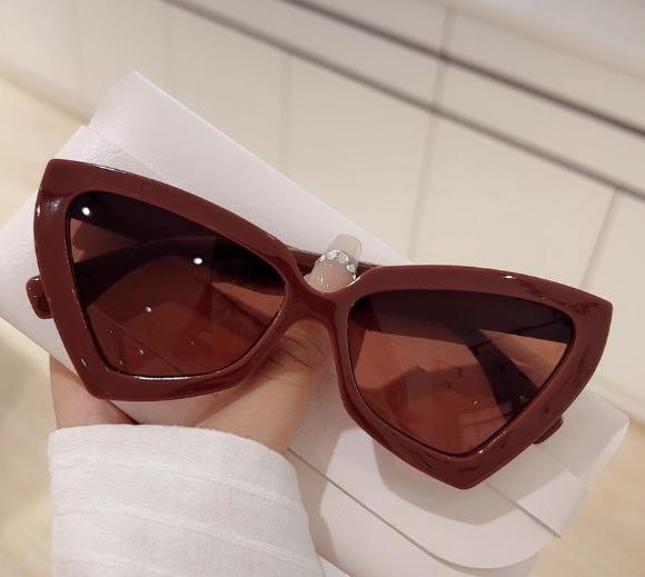 Trendy Cat Eye Sunglasses for Women Men UV400 Protection Luxury Designer Brand Solid Color Travel Sun Shades
