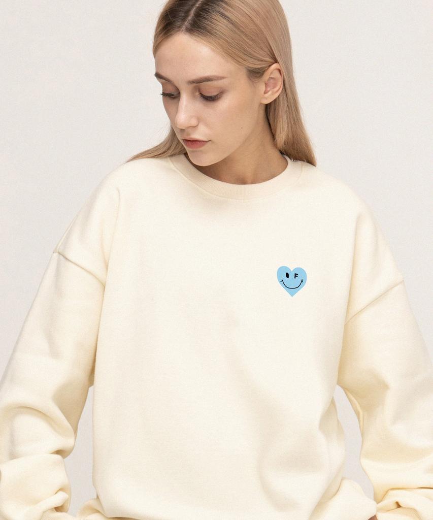 GRAVER [Unisex] Sky Blue Heart Smile Sweatshirt_Cream