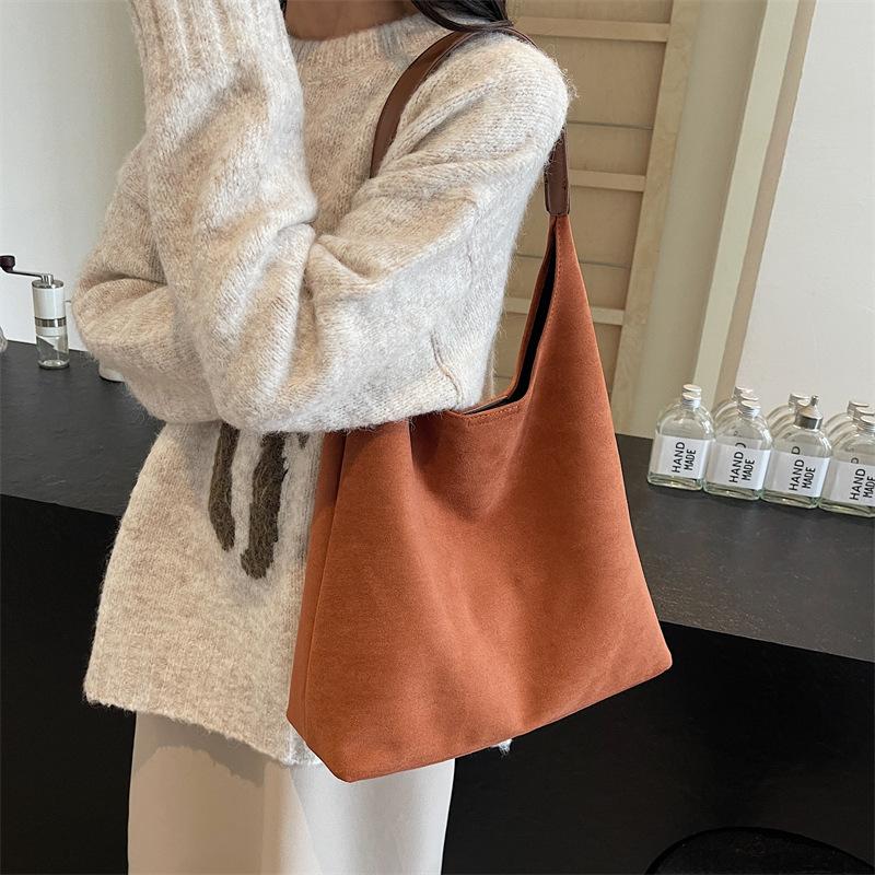 Slack Große Kapazität Tragetasche Damen Saison Vintage Pendler Schultertasche Wildleder Bucket Bag