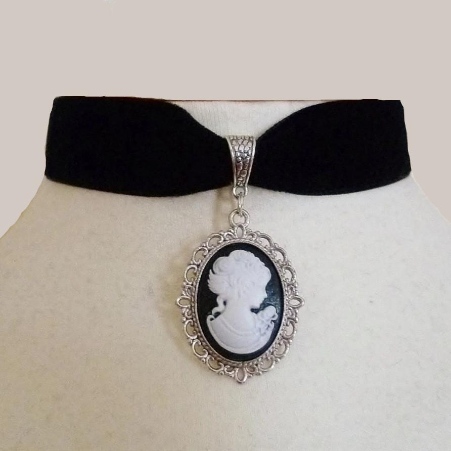 Gothic Skull Queen Pendant Necklace With Glass Charm For Fashionable Women