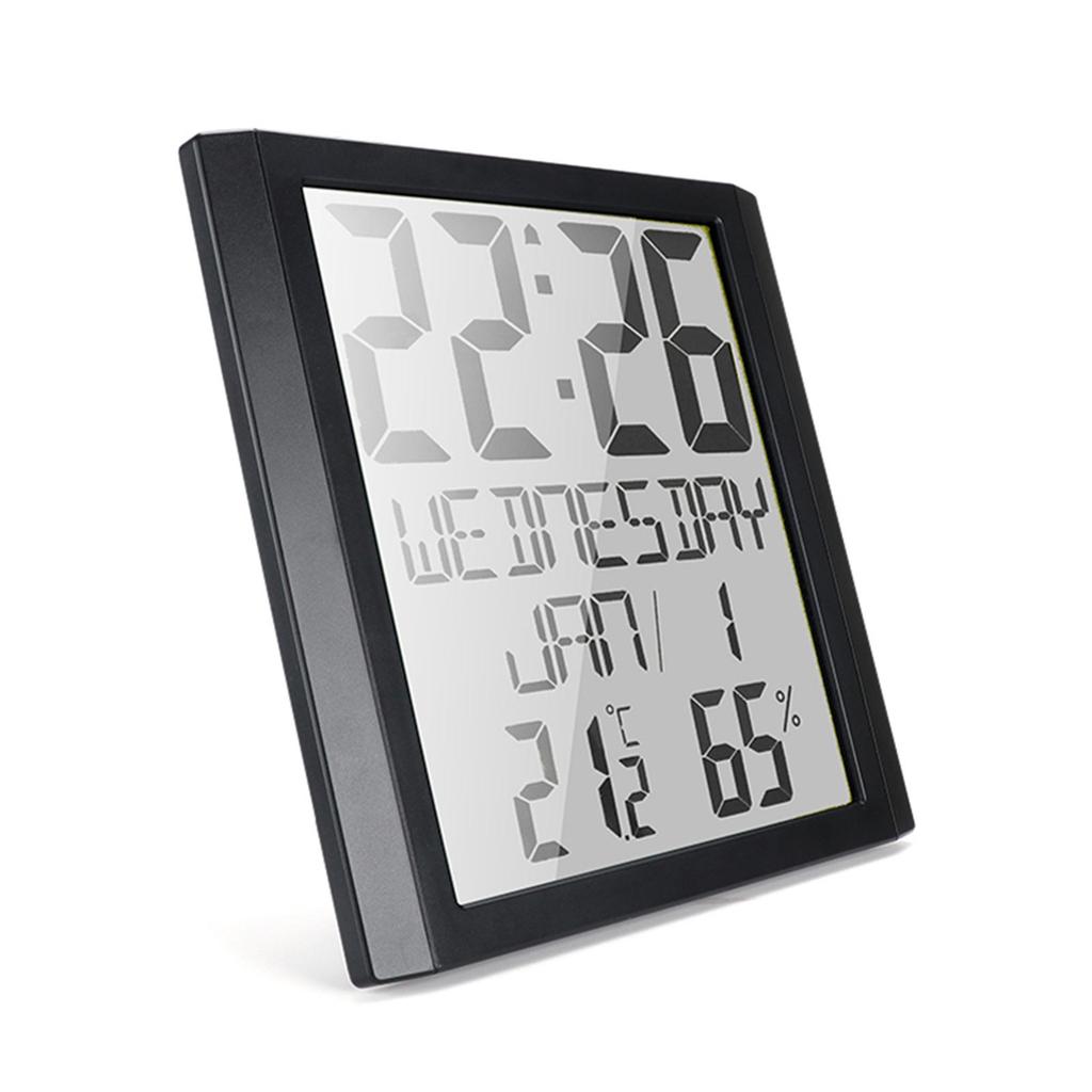 Horloge murale numérique avec alarme de 8,6 pouces pour salle de bain, à côté d'une étagère