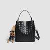 Geantă Tip Cupă Texturată de Mână pentru Femei 2025 Nouă Super Populară Geantă de Umăr pentru Navetă Modă Geantă Împletită Crossbody