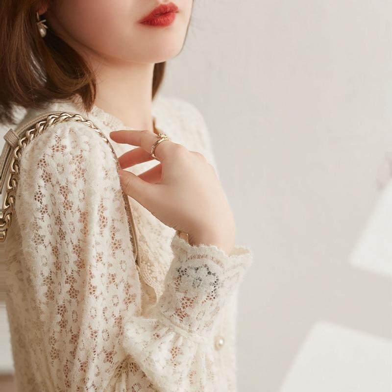 New Early Spring French Gentle Furry Lace Round Neck Flower Puff Sleeve Lace Top for Women