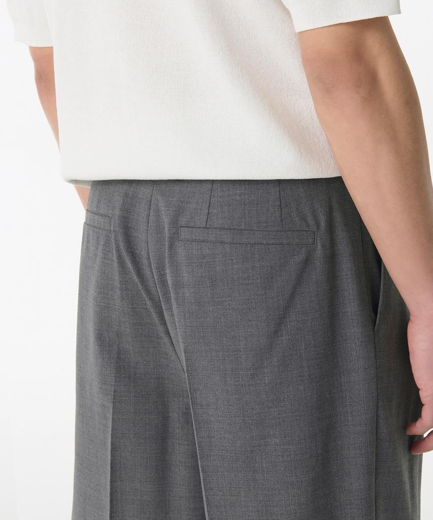 MUSINSA STANDARD Summer Wool Two-Pleat Wide Hidden Elastic Waist Half Slacks [Medium Gray]