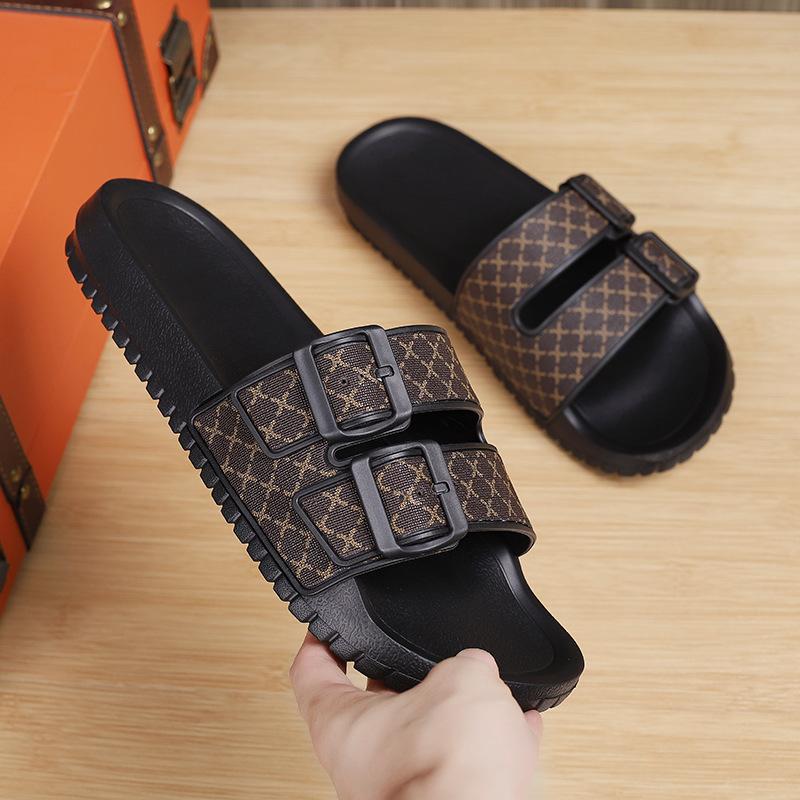 Slippers are worn outside in summer ins, indoor home bathrooms, baths, and soft soles are super comfortable sandals