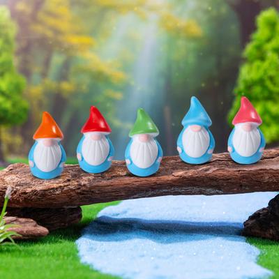 30 ks Mini vianočná čiapka Figúrka škriatka Malý bez tváre Trpaslík Živicová soška Miniatúrna farebná čiapka Elfí ozdoba Dekorácia rozprávkovej záhrady