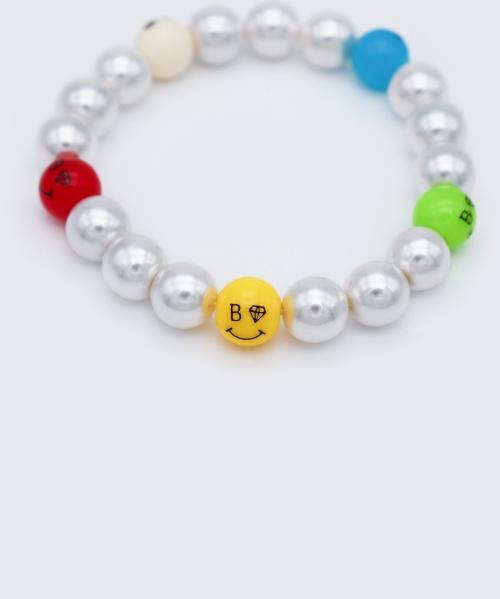 Bonbeau Kitsch-Armband mit kühnen Perlen und Lächeln
