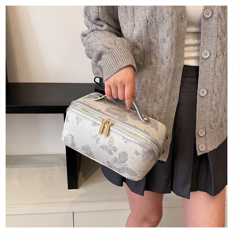 Elegante Vintage Geborduurde Make-uptas Grote Capaciteit Draagbaar en Perfect voor het Opbergen van Cosmetica en Toiletartikelen Ideaal voor Reizen