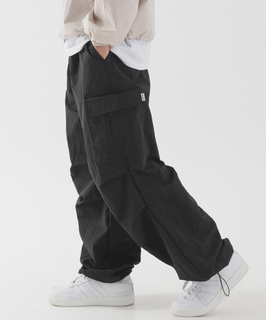 PIANER Nylon One-Pleat Cargo Parachute Pants (Black)