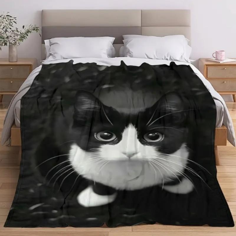 Comfortable Black and White Cat Blanket - Suitable for Sofas, Beds, and Offices - Soft Flannel, Comfortable All Season