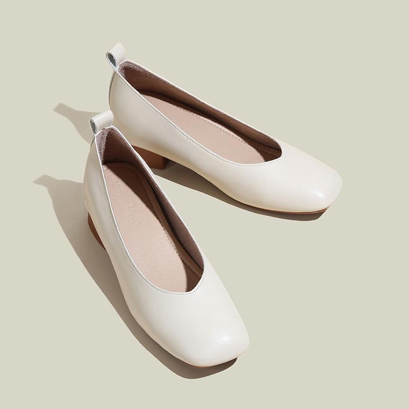 Single Shoes Women's New Low Heel Thick Heel Inner Height Increase Fairy Soft Leather Square Head Beanie Shoes Women's Small Size 3233