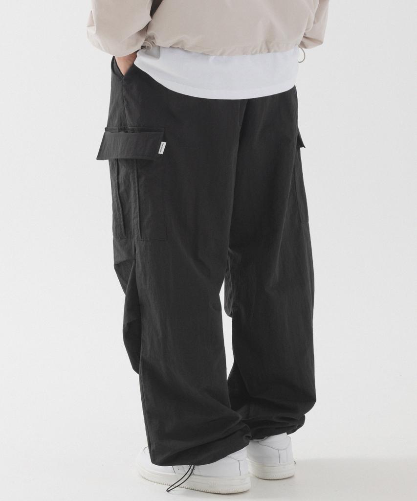 PIANER Nylon One-Pleat Cargo Parachute Pants (Black)