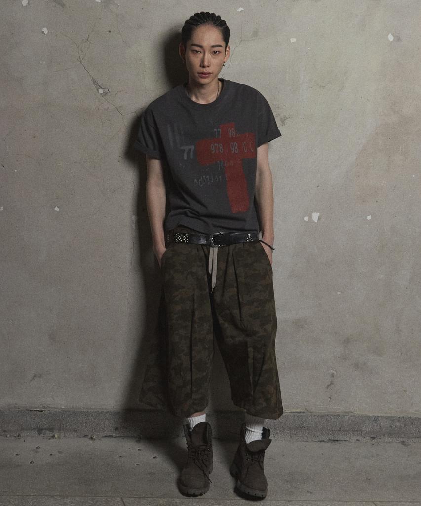 Garter Gallery Red Cross T-Shirts_Charcoal
