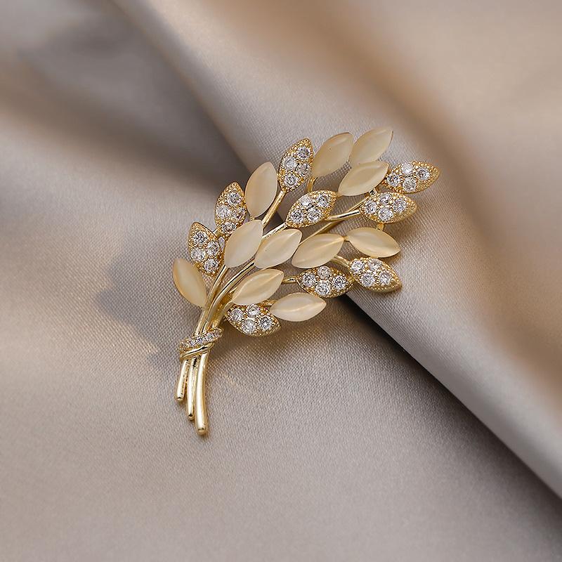 Fashion Brooch Female Highend Corsage Antilight Butterfly Brooch Highend Niche Corsage