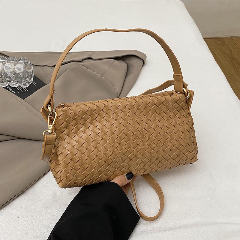 Simple bag women's new niche atmospheric woven bag fashionable versatile commuter shoulder messenger bag
