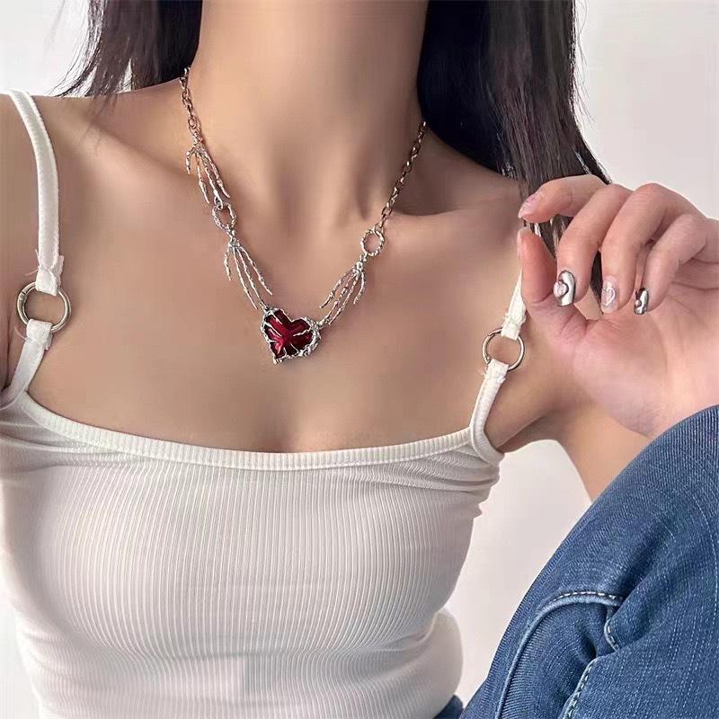 Personality Dark Red Ghost Claw Love Pendant Collarbone Chain Female Niche Design Exaggerated Personality Dark Cold Wind Necklace