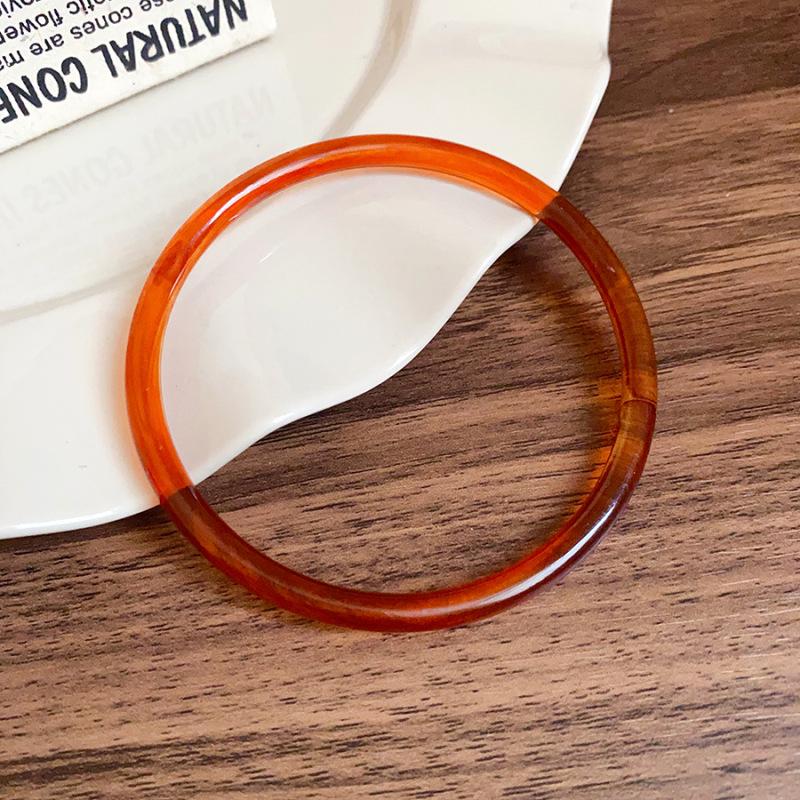 Chic European & American Geometric Acrylic Bracelet – Stylish, Versatile, High-End Hand Jewelry