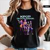 KPop Démonvadászok Póló Huntrix Hősi Pózok Csoportkép Póló Uniszex Csúcsminőségű Luxus Férfiaknak és Nőknek Egyaránt Felső