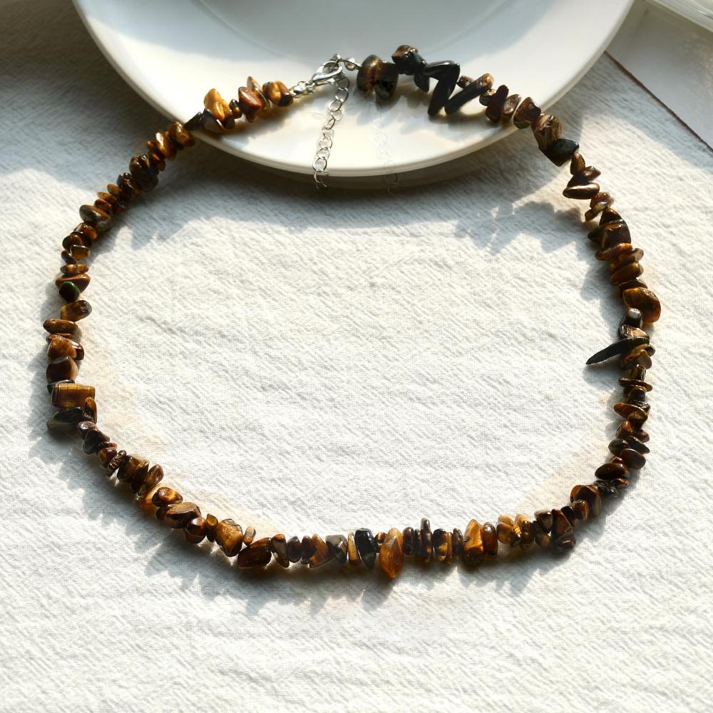 Nová móda Boho Gravel Choker Korál Avanturín Lapis Lazuli Ametyst Quartz Nepravidelné úlomky přírodního kamene Dámské náhrdelníky