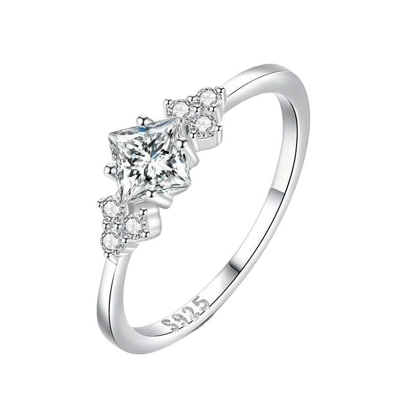 Yun Miao Elegant Luxurious Zircon Ring - Sparkling Valentine's Day Jewelry Gift