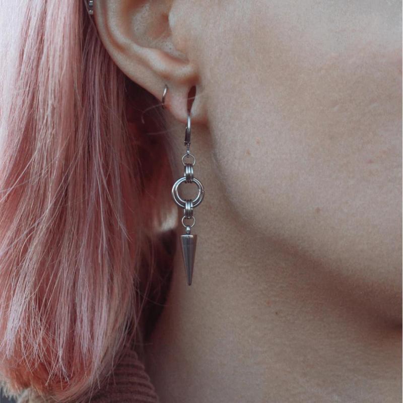 [HS][LA]1Pair Punk Metal Piercing Curved Spike Earrings For Women Goth Grunge Aesthetic Rivet Earrings Jewelry Gift