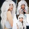 Dlhé vlnité biele syntetické parochne pre biele ženy Prirodzené vlnité vlasy s ofinou na denné použitie Cosplay Parochňa odolná voči teplu