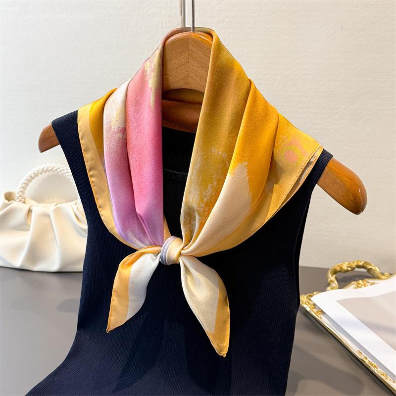 2026 Neues Frühjahr Sommer 70cm Quadratisch Damen Schal Seiden Satin Schals Schal Designer Stirnband Hijab Bandana Tuch Bufanda