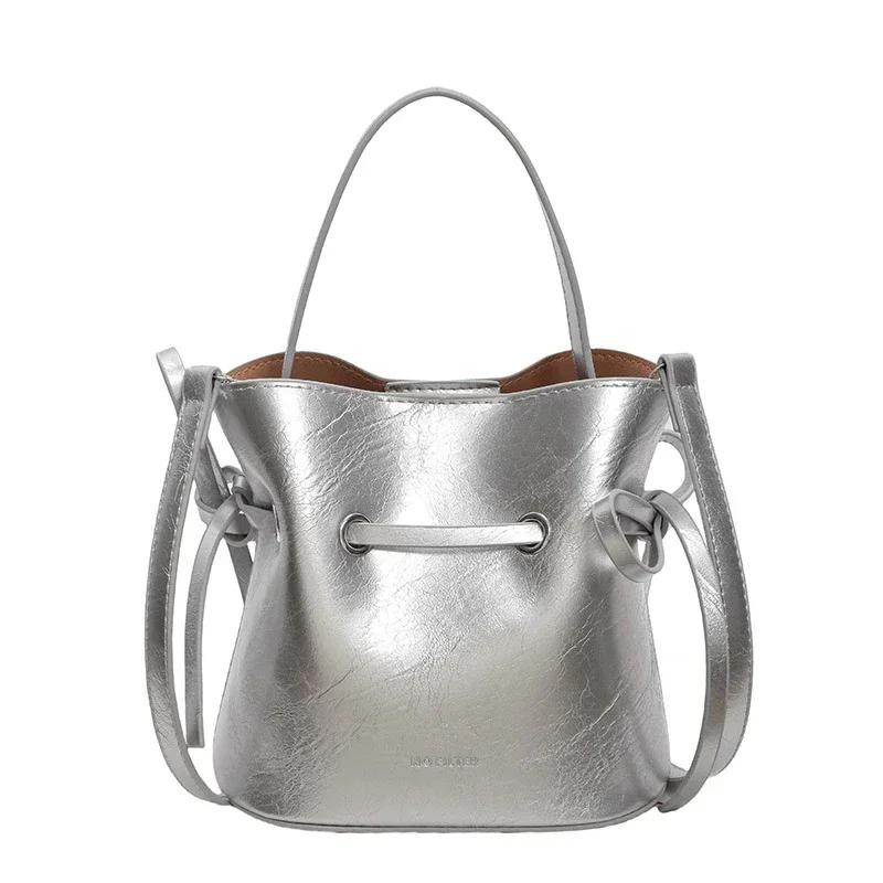 Fashion and High-end Traveling Large Capacity Versatile Bag for Women Fashionable Single Shoulder Bucket Bag