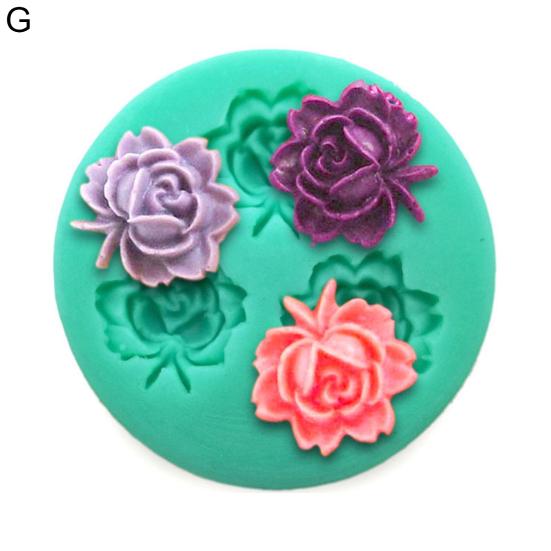 Chic Heat-resistant Food Grade Compartment Multi-grid Soft Floral Fondant Dessert Mold for Valentine's Day Candy Mold