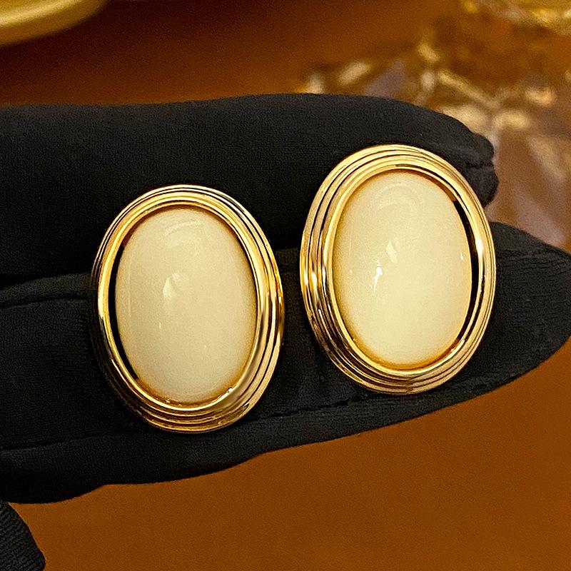 Elegant French Retro Red Oval Earrings - Stylish, Lightweight, Luxury Design for Women
