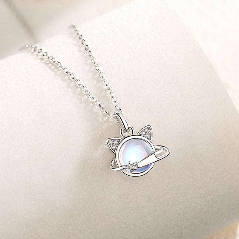 Korean Version of Moonlight Stone Cat Necklace for Women with Niche Light Luxury Style Collarbone Chain Simple Enveloping Planet Kitten Pendant