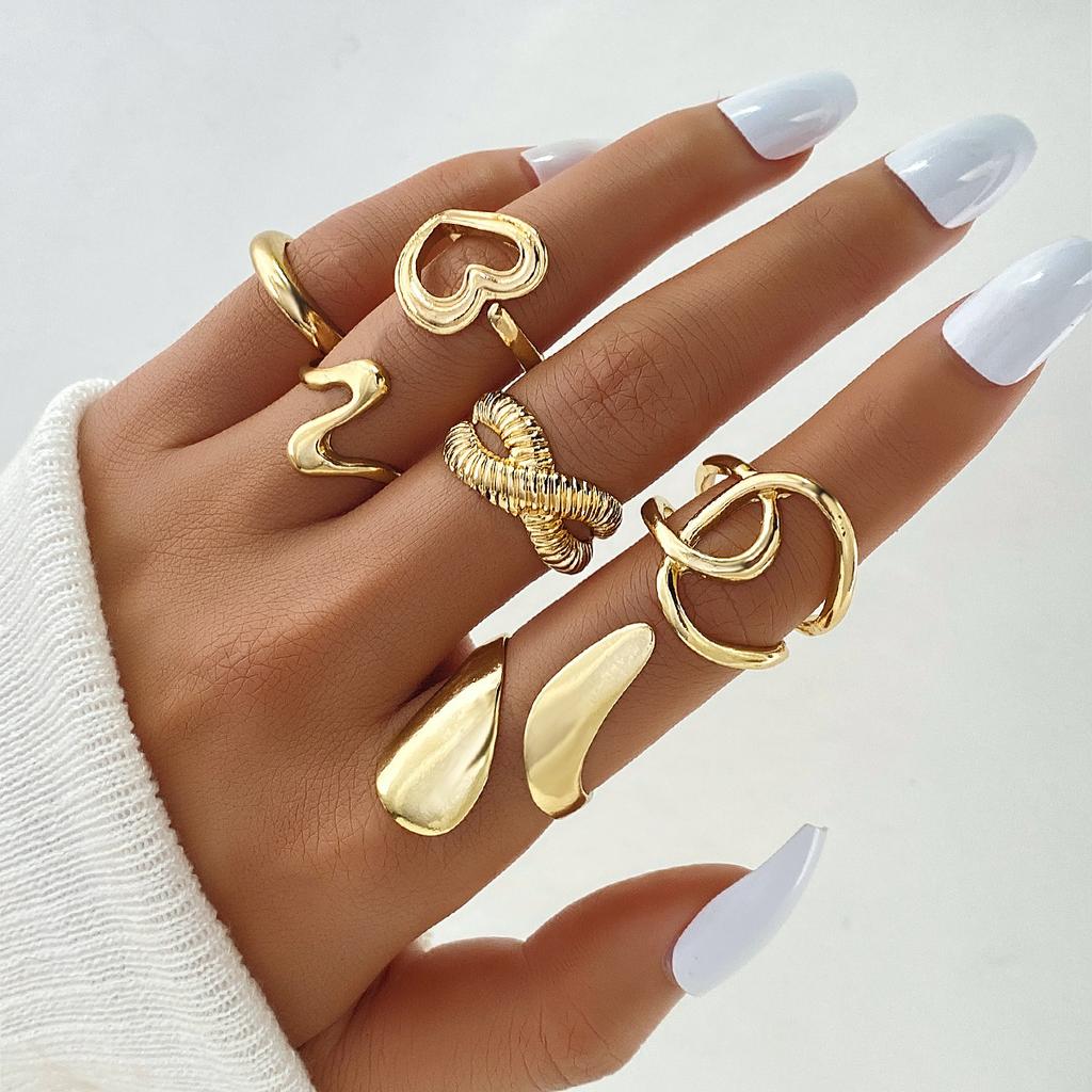 Übertriebene Persönlichkeit Goldene Lavalinie Unregelmäßige Wassertropfen Glatte Oberfläche Ring Set